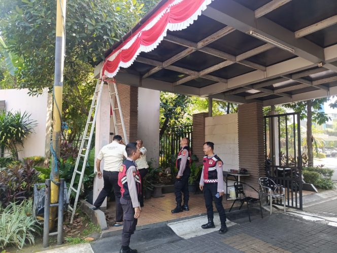 
					Unit Samapta Polsek Pondok Aren Gelar Patroli Dialogis di Kebayoran Height, Warga Apresiasi Kehadiran Polisi