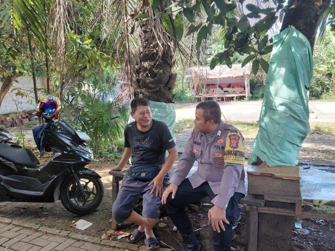 
					Bhabinkamtibmas Sambangi Warga Legok, Imbau Waspada Curanmor dan Jaga Lingkungan