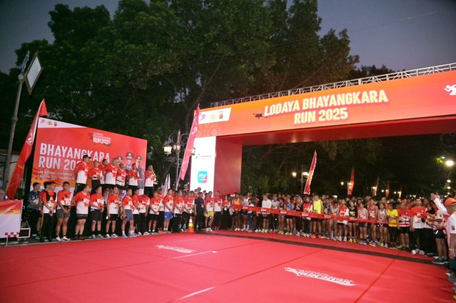 
					Kapolda Jabar Lodaya Bhayangkara Run 2025 di Kota Bandung