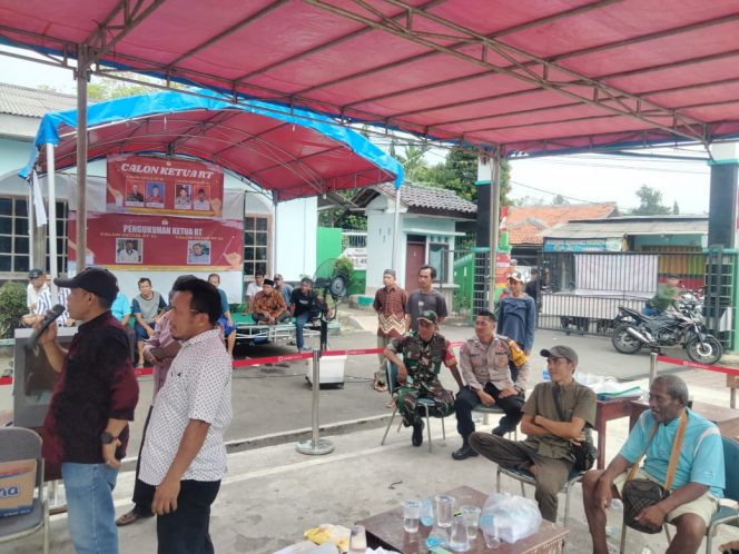 
					Bhabinkamtibmas dan Babinsa Kawal Pemilihan Ketua RT di Pondok Ranji, Warga Didorong Jaga Kondusivitas