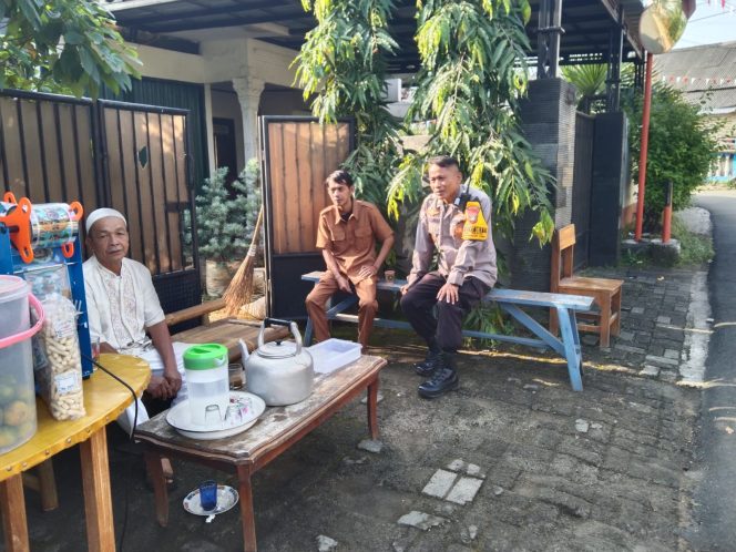 
					Dekatkan Diri ke Masyarakat, Bhabinkamtibmas Kelurahan Perigi Lama Sambangi Warga Sampaikan Pesan Kamtibmas