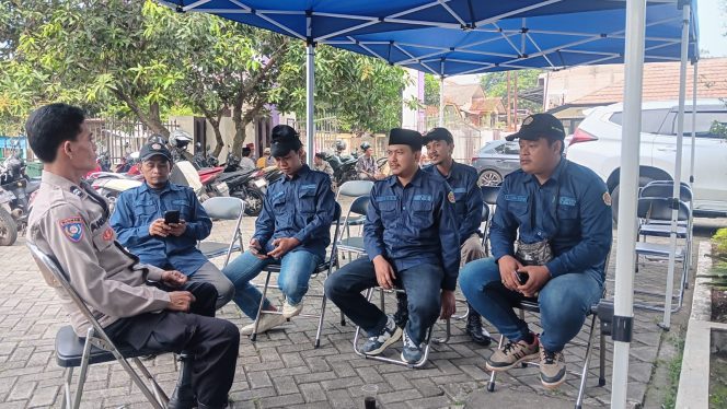 
					Bhabinkamtibmas Sukabakti Sambangi Warga, Tekankan Waspada Curanmor dan Jaga Kerukunan