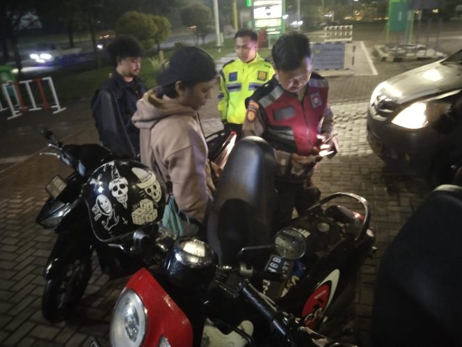 
					Polsek Pondok Aren Gencarkan Patroli Perbatasan, Tekan Potensi Kejahatan di Titik Rawan