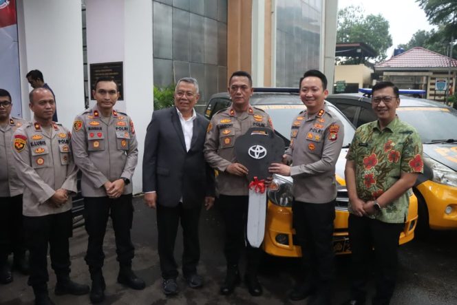 
					Polres Tangsel Terima Hibah 9 Mobil Operasional dari Pemkot Tangsel