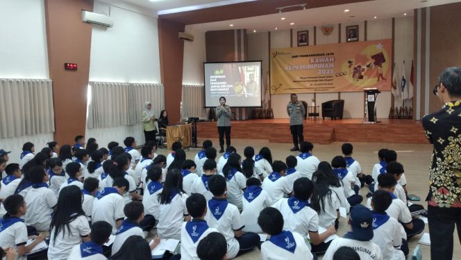 
					Bangun Jiwa Kepemimpinan Sejak Dini, Kapolsek Pondok Aren Jadi Narasumber di SMP Pembangunan Jaya