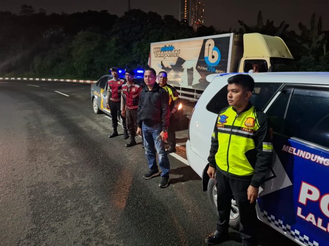 
					Polsek Kelapa Dua Gelar Patroli Perbatasan, Cegah Gangguan Kamtibmas di Malam Hari