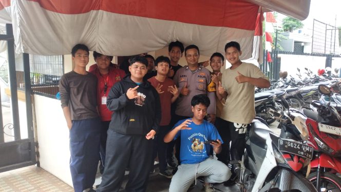 
					Cegah Tawuran dan Kenakalan, Bhabinkamtibmas Pondok Karya Sambangi Anak Muda