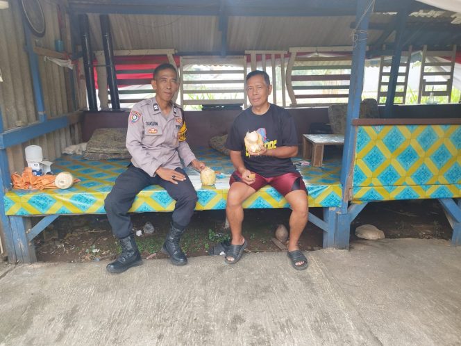 
					Bhabinkamtibmas Pondok Kacang Barat Jalin Silaturahmi Lewat Sambang Warga