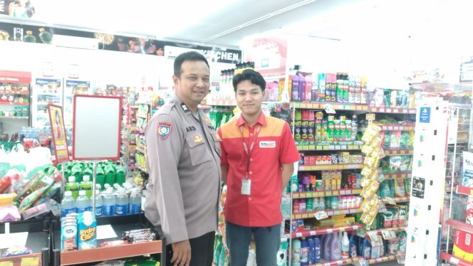 
					Bhabinkamtibmas Pondok Karya Sambangi Minimarket, Sampaikan Pesan Kamtibmas
