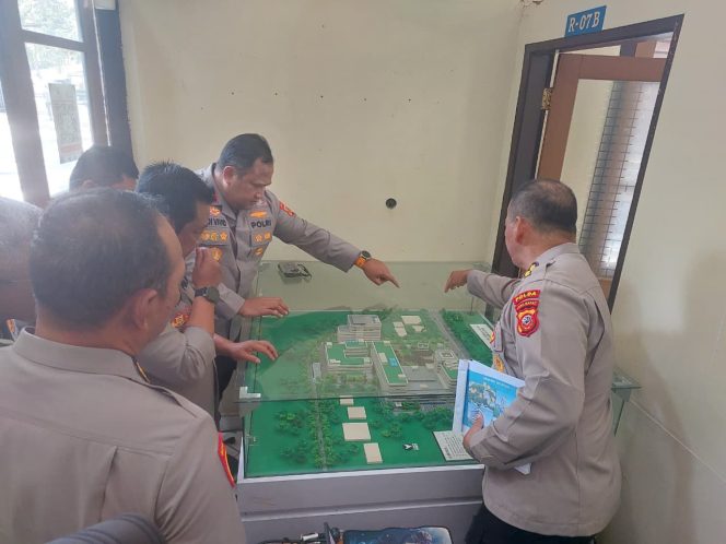 
					Wakapolda Jabar Tinjau Pembangunan Rumah Dinas dan RS Tegal Lega, Tingkatkan Kesejahteraan Anggota dan Pelayanan Publik