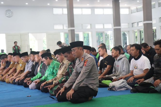 
					Doa Bersama Forkopimda dan Ojol, Kapolres Garut Harap Garut Tetap Aman dan Kondusif