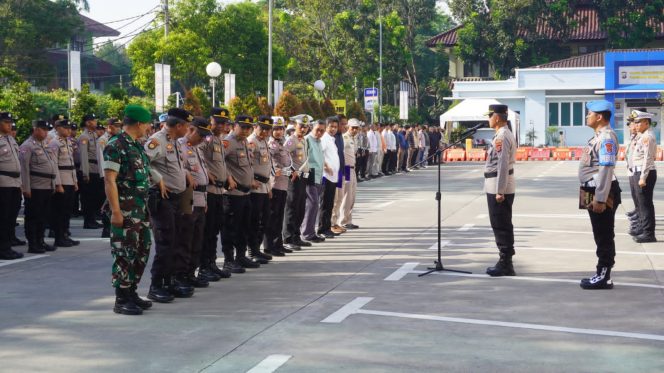
					Personil TNI Kodim 0510/Trs dan Polri Apel Siaga Gabungan