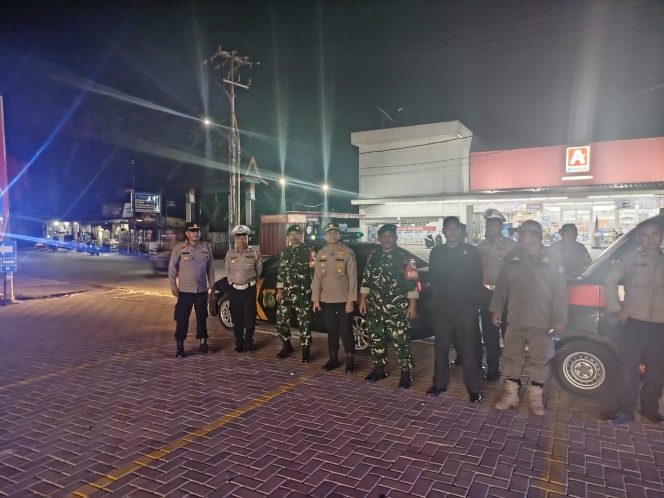 
					Sinergi TNI-Polri dan Satpol PP, Polsek Cisauk Gelar Patroli Malam Skala Besar
