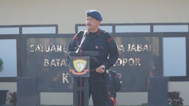 
					Dansat Brimob Polda Jabar : Jaga Soliditas dan Doa Jadi Kekuatan Utama Dalam Tugas