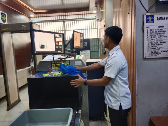 
					Maksimalkan Keamanan, Lapas Kelas IIA Bekasi Terapkan Pemeriksaan X-Ray