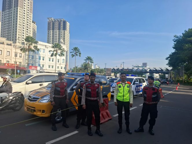 
					Polsek Kelapa Dua Gelar Patroli Strong Point, Arus Lalin Terkendali dan Situasi Kondusif