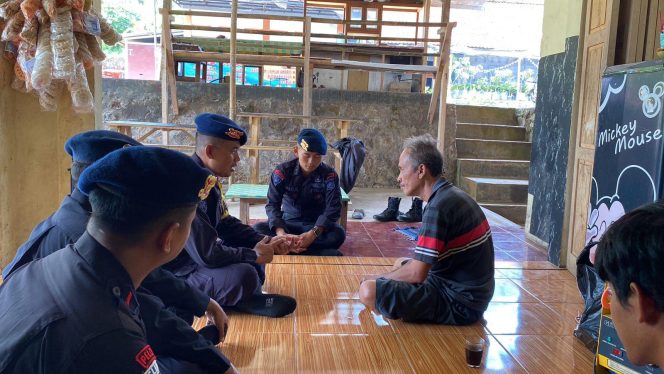 
					Anggota Kompi 2 Batalion D Pelopor Melaksanakan Giat ke Masyarakat Sekitar Mako Batalion D Pelopor 
