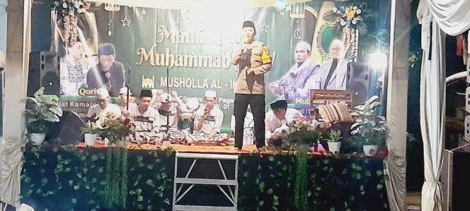
					Bhabinkamtibmas dan Babinsa Hadiri Peringatan Maulid Nabi di Desa Cijantra, Sampaikan Pesan Kamtibmas