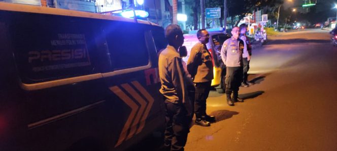 
					Polsek Pondok Aren Intensifkan Patroli Perbatasan, Cegah Aksi Kriminalitas di Titik Rawan