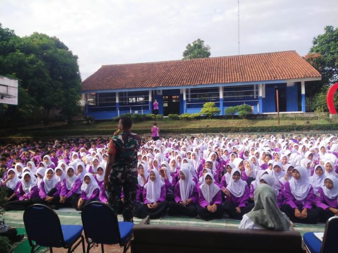 
					Babinsa Cisauk Berikan Penyuluhan Pencegahan Kekerasan di SMPN 1 Cisauk