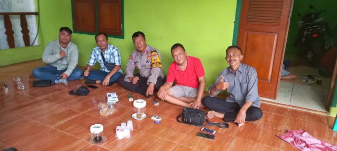 
					Dekatkan Polisi dengan Warga, Bhabinkamtibmas Jombang Gencarkan Sambang DDS dan Colling System