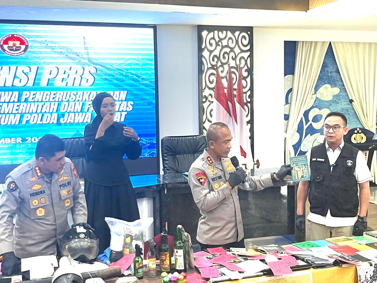 Polda Jabar Ungkap Kasus Pengrusakan dan Pembakaran Kantor Pemerintah ...