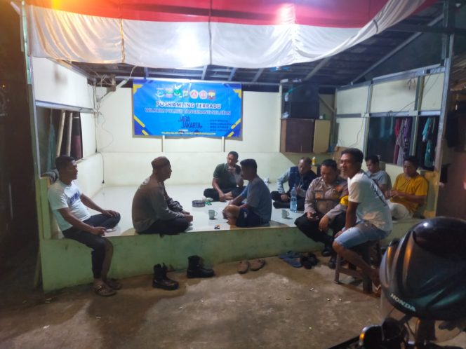 
					Perkuat Keamanan Lingkungan, Polsek Kelapa Dua Laksanakan Pengecekan Poskamling Terpadu di Kp. Cibogo Wetan