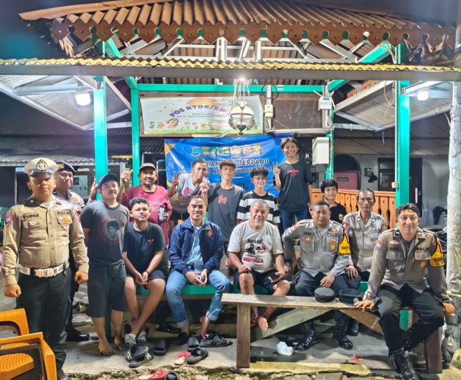 
					Sinergi Polri dan Warga: Polsek Ciputat Timur Lakukan Pengecekan Siskamling Terpadu di Cipayung