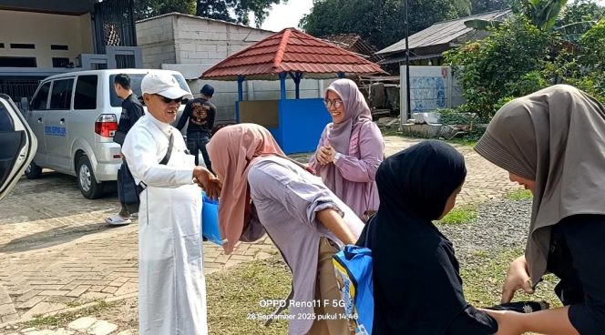 
					Pulang Umrah, Sultan Sindang Palay Disambut Hangat Warga dan Keluarga