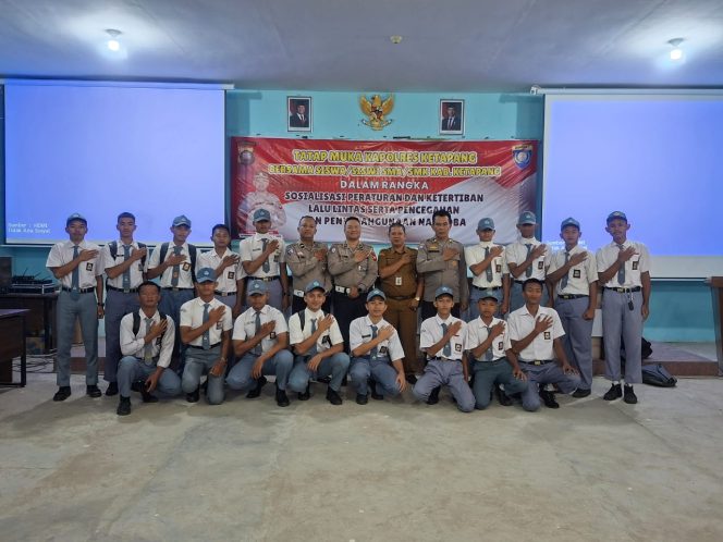 
					Kapolres Ketapang Laksanakan Tatap Muka Bersama Siswa-Siswi SMK Negeri 2 Ketapang