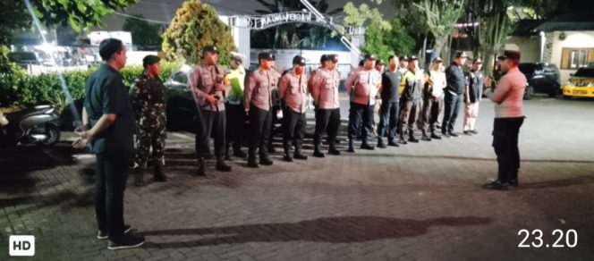 
					Polsek Pagedangan Gelar Apel Patroli Gabungan dan Strong Point, Pastikan Wilayah Tetap Kondusif