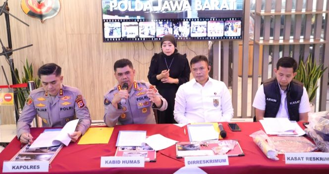 
					Polisi Ungkap Motif Pembunuhan Satu Keluarga di Indramayu