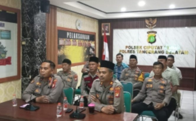 
					BINROHTAL Polsek Ciputat Timur Hadirkan Ustadz Abdul Somad secara Daring, Dorong Penguatan Mental dan Etika Personel Polri
