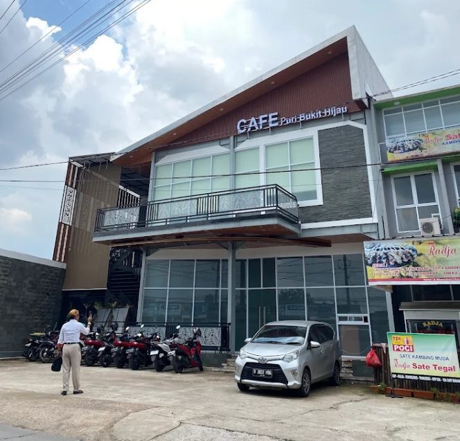
					Cafe Puri Bukit Hijau: Tempat Nongkrong Rahasia yang Lagi Hits di Bekasi, Wajib Tahu!