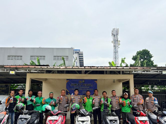
					Polsek Pagedangan Gelar Jumat Peduli Bersama Ojol, Berikan Servis dan Bantuan untuk Driver