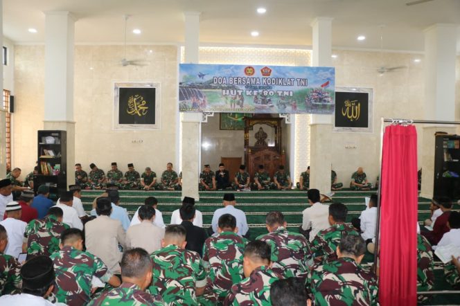 
					Kodiklat TNI Rayakan HUT ke-80 dengan Doa Bersama dan Santunan di Masjid Al-Muhajirin