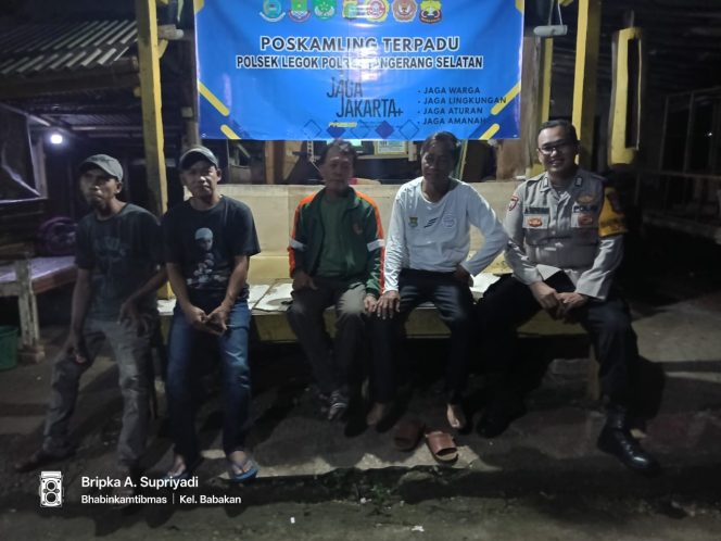 
					Bhabinkamtibmas Kelurahan Babakan Tinjau Poskamling Terpadu, Wujudkan Lingkungan Aman dan Kondusif