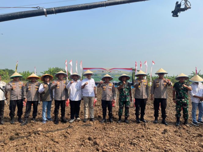
					Polda Jabar Resmikan Gudang Logistik dan Tanam Jagung Serentak Kuartal IV untuk Dukung Ketahanan Pangan Nasional