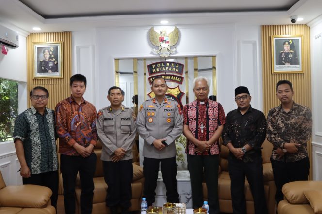 
					Kapolres Ketapang Terima Kunjungan Tokoh Agama, Pererat Sinergitas Dan Kemitraan