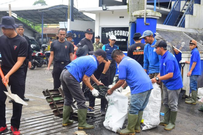 
					Brimob Polda Jabar Gelar Aksi Peduli Lingkungan di Lembang dan Cipanas dalam Rangka HUT Brimob ke-80