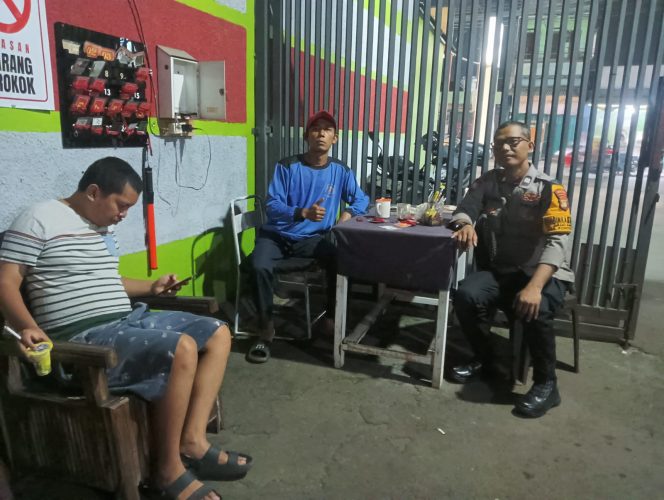 
					Bhabinkamtibmas Jurang Mangu Timur Ajak Warga Tingkatkan Kewaspadaan Lewat Giat Sambang Jaga Warga