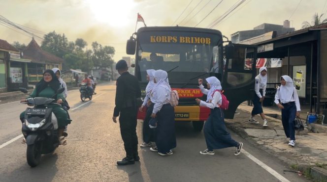 
					Bus Sekolah Gratis Satbrimob Polda Jabar Jadi Kebanggaan Warga Tasikmalaya