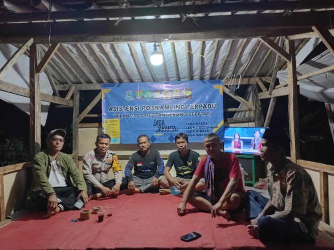 
					Bhabinkamtibmas Ciater Cek Poskamling Terpadu, Ajak Warga Perkuat Keamanan Lingkungan