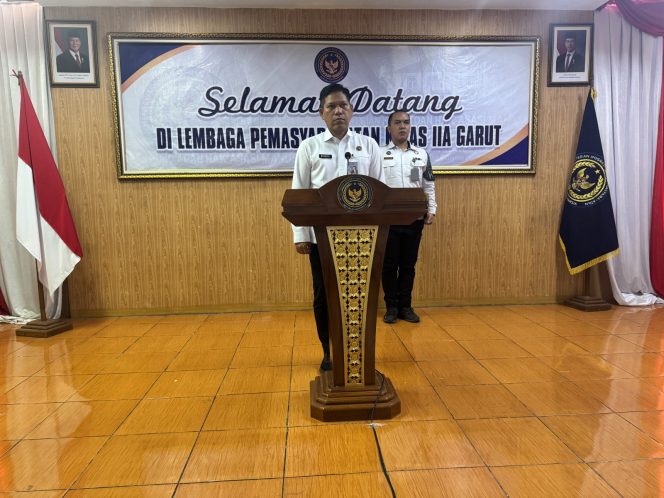 
					Semakin Tinggi Pangkat, Semakin Tinggi Pengabdian — Empat Pegawai Lapas Garut Naik Pangkat dan Terima Satya Lencana Pengabdian