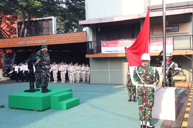
					Korem 052/Wijayakrama Gelar Upacara Bendera 17-an Bulan Oktober 2025