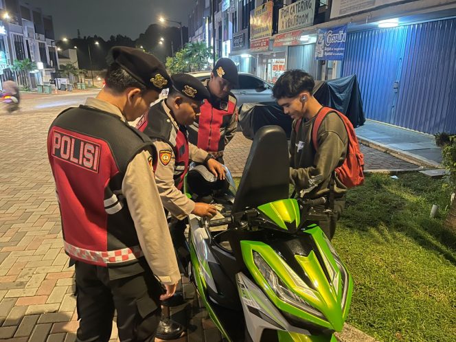 
					Polsek Curug Gelar Operasi Cipta Kondisi, Pastikan Situasi Aman dan Kondusif di Wilayah Binong