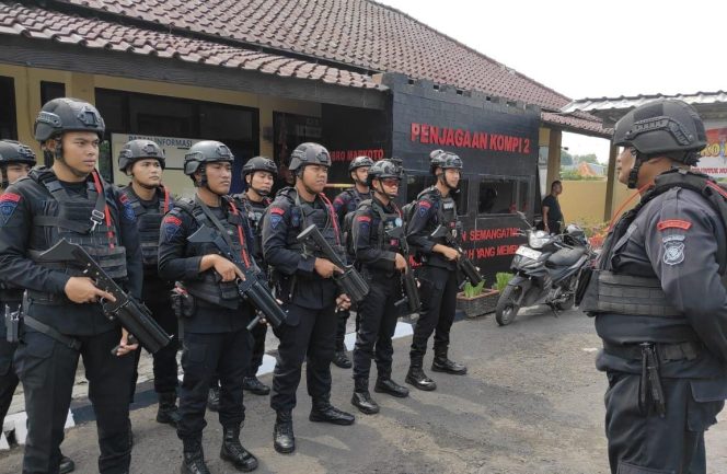
					Satbrimob Polda Jabar Gencarkan Patroli Dialogis & Harkamtibmas di Wilayah Hukum Polresta Cirebon