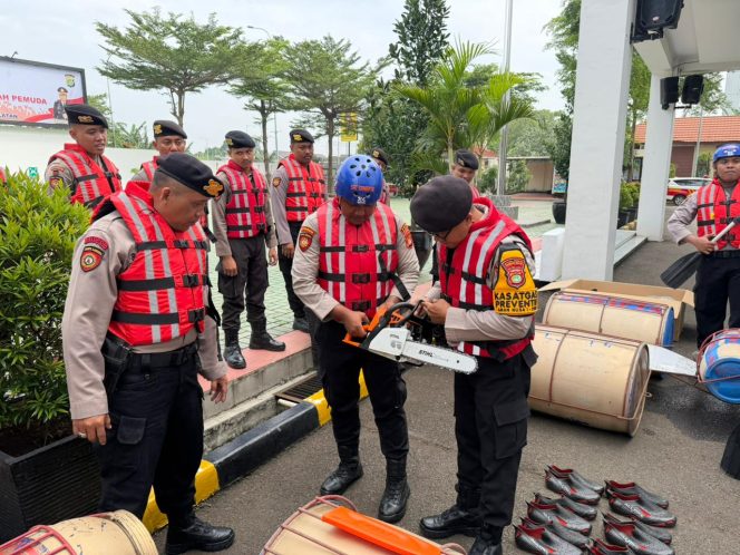 
					Sat Samapta Polres Tangerang Selatan Cek Kesiapan Personel dan Peralatan Dalam Menghadapi Bencana