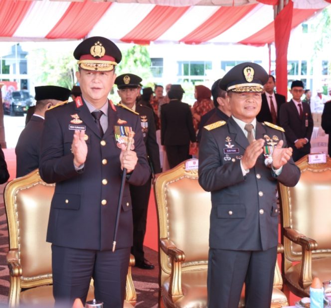 
					Perkuat Sinergitas, Kapolda Kalteng Hadiri Upacara Parade HUT TNI ke-80 di Kantor Gubernur