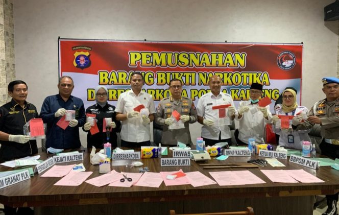
					Polda Kalteng Musnahkan 1,25 Kilogram Sabu dan 43 Butir Ekstasi